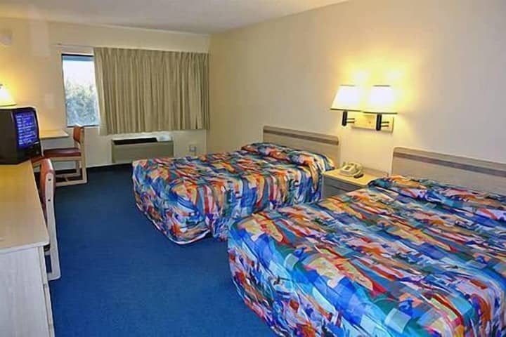 Room 8 of 32