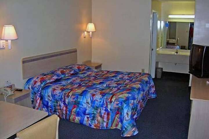 Room 5 of 32