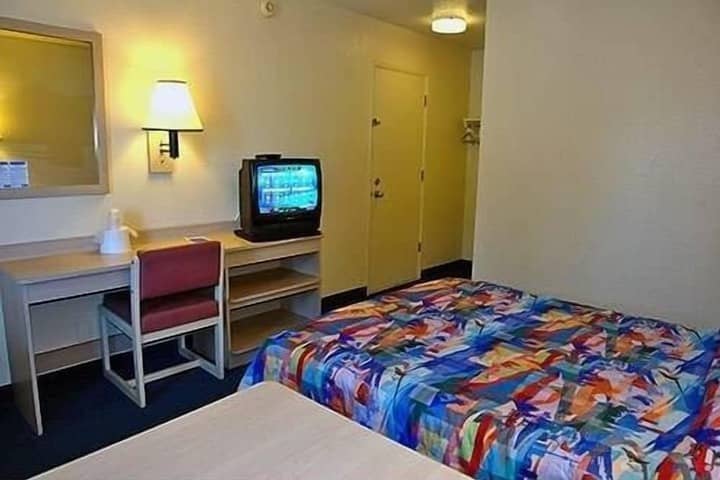 Room 6 of 32