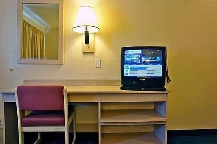 Room 16 of 32