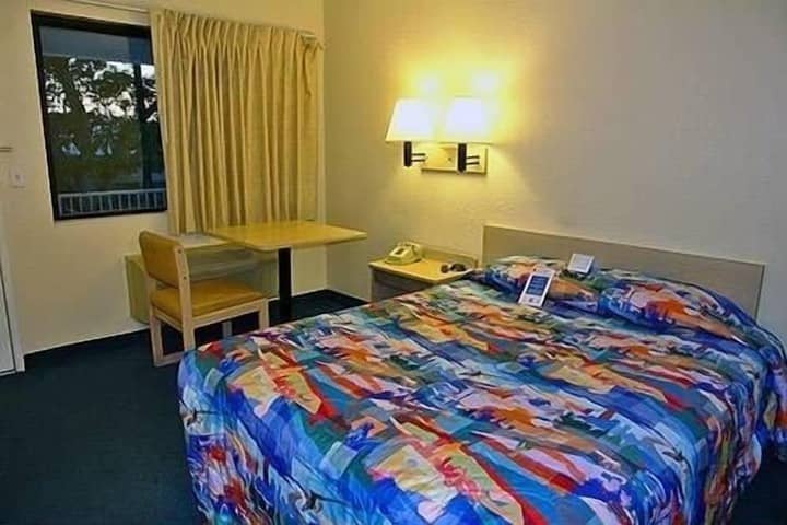 Room 7 of 32